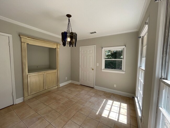 Building Photo - 260 Timberlane Dr