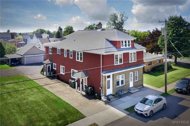 Building Photo - 77 Laverack Ave