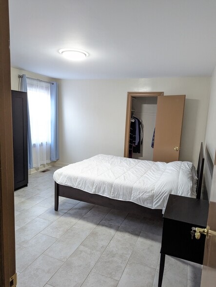 Building Photo - 3322 W Catalpa Ave