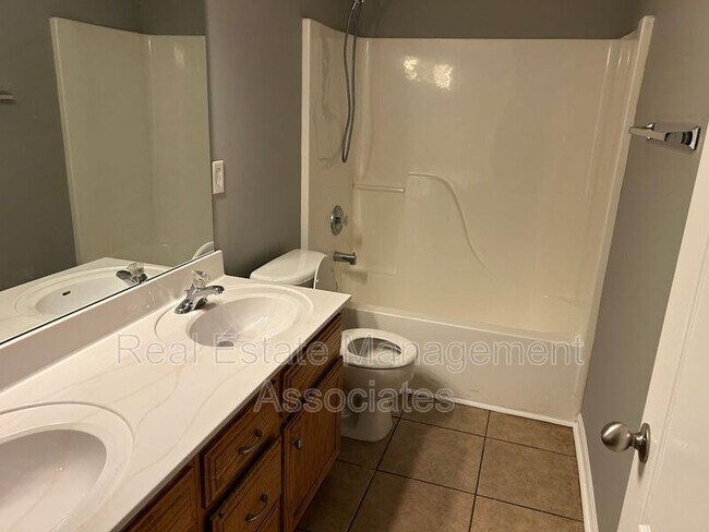 Building Photo - 648 Lynchburg St