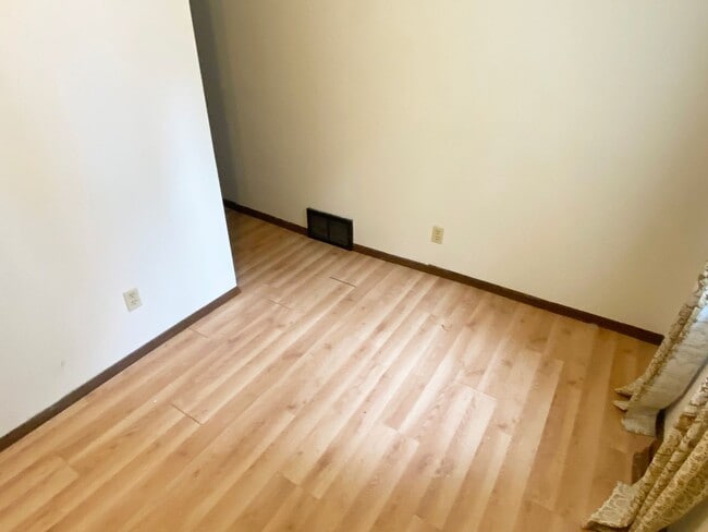 Building Photo - 2 BR Ranch Style Home with 1-Car Detached Garage