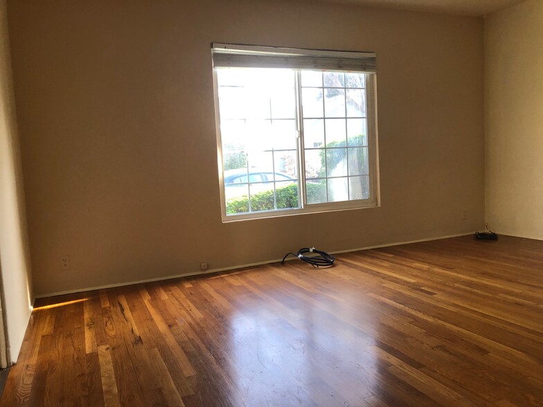 Living Rooms- Original Oak Floors - 47 Atlas Ave
