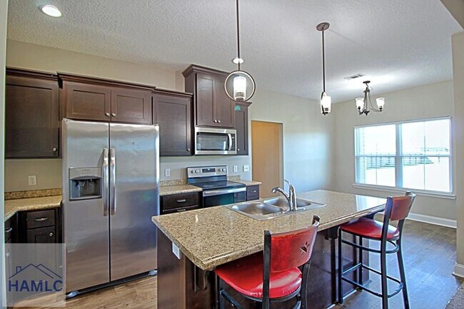 Building Photo - 582 Burke Dr