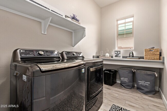 Building Photo - 11807 W Pkwy Ln