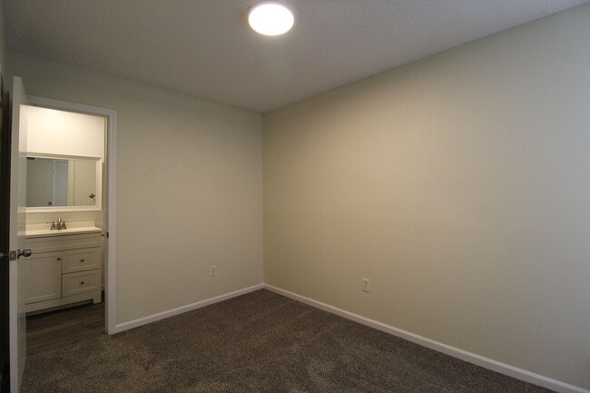 Building Photo - Fully Remodeled 2 Bedroom 1.5 Bath Duplex In Olathe
