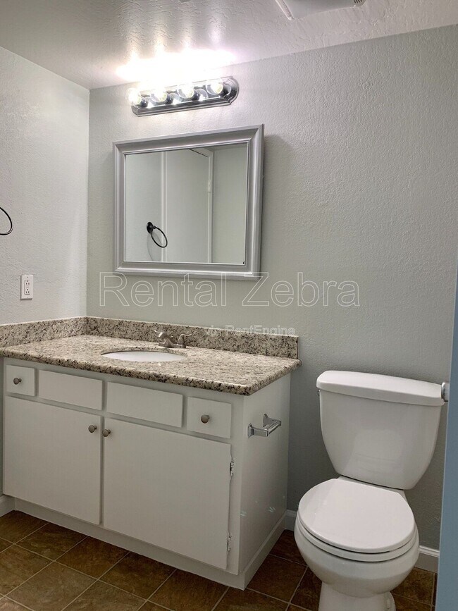 Building Photo - 1592 Ashwood Dr