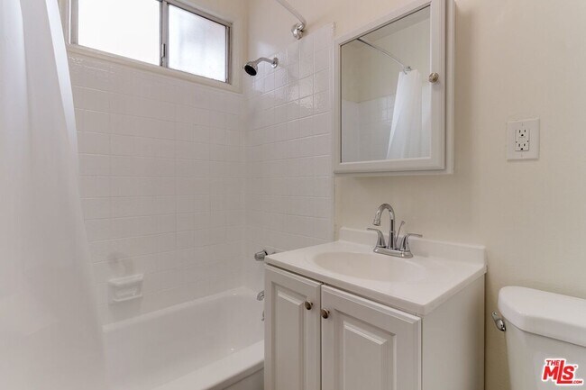 Building Photo - 4360 McLaughlin Ave