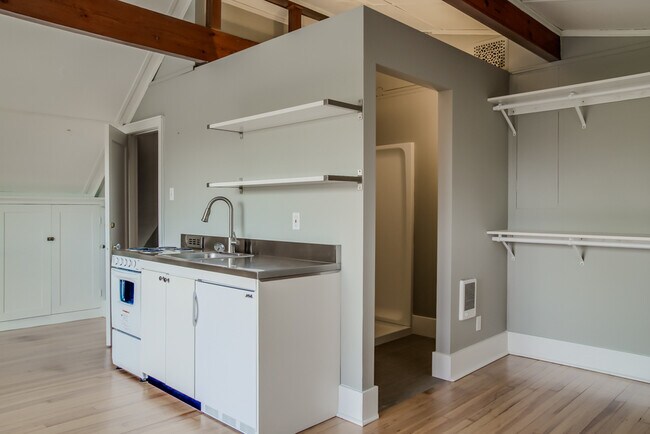 Building Photo - 525 N Simpson St