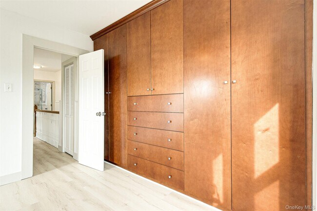 Building Photo - 93-01 71st Ave