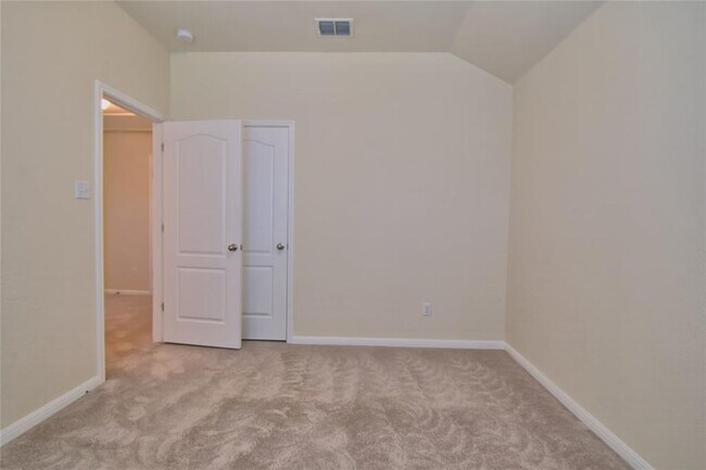 Building Photo - 1708 Stonehaven Ln