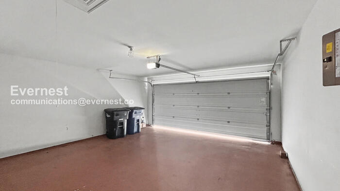 Building Photo - 6312 Juniper Vw