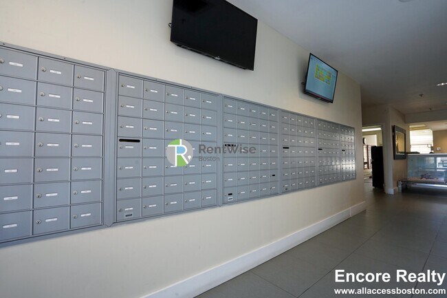 Building Photo - 15 N Beacon St