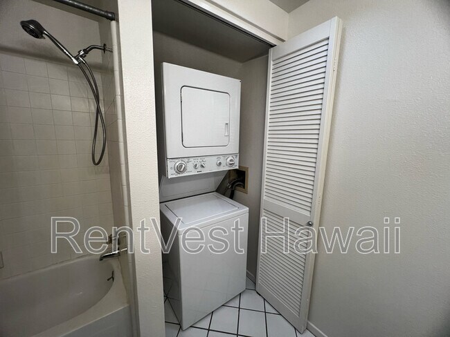 Building Photo - 95-270-270 Waikalani Dr