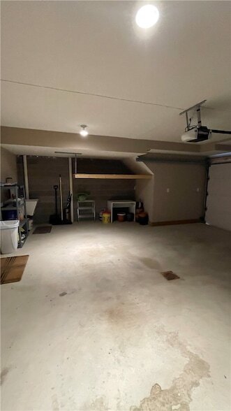 Building Photo - 574 E Vanderbilt Dr