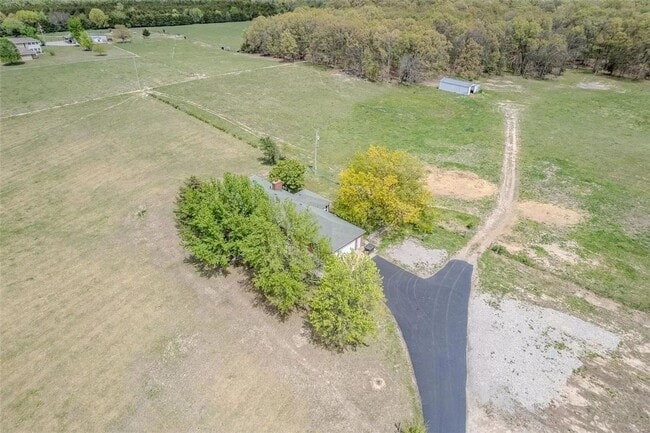 Building Photo - 3 Bedroom 2 Bathroom Home & 21 Acre Lot for rent.