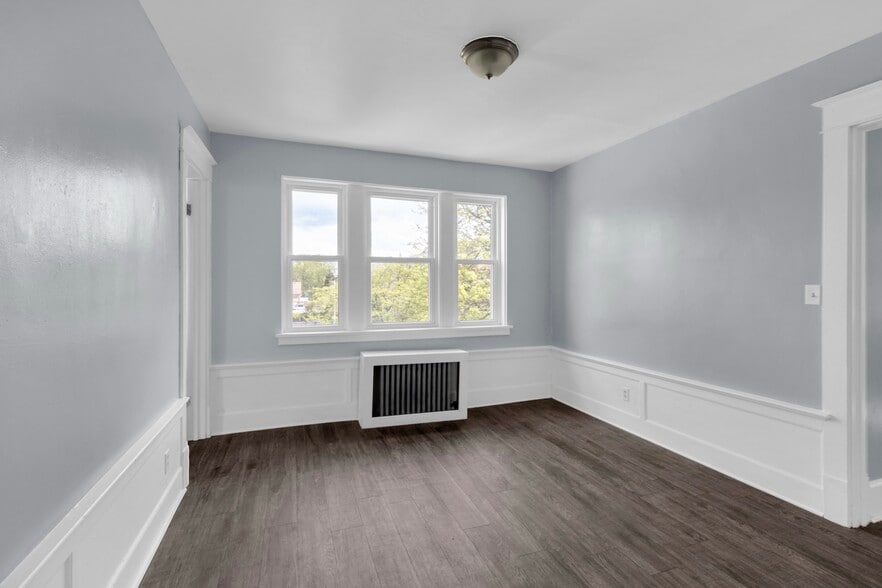 Building Photo - 2803 Main St