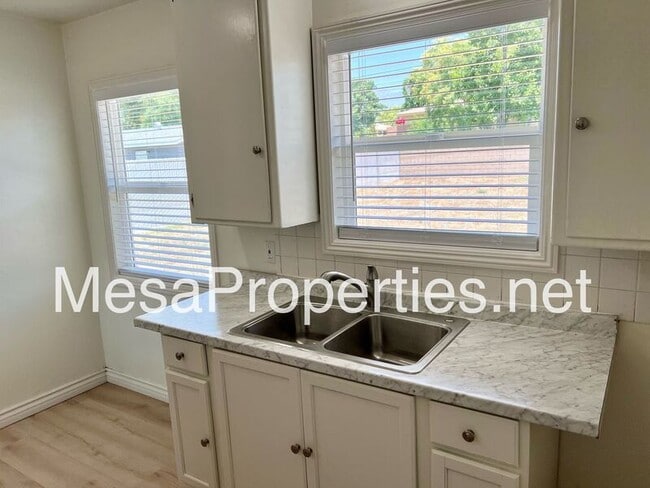 Building Photo - 14798 Ivy Ave