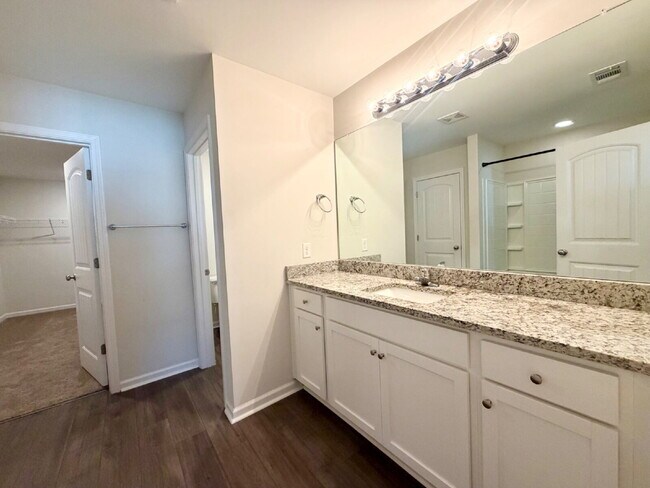Building Photo - Four Bedroom Home in Heritage New Riverside!