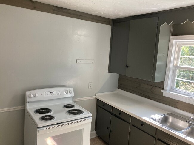 Building Photo - 1626 Charlotte Ave