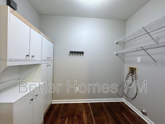 Building Photo - 1403 Buckhorn Rd