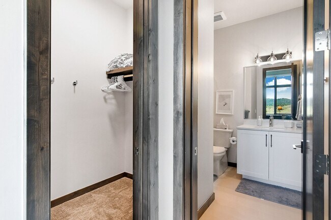 Building Photo - Luxury ski season rental is an entertainer...
