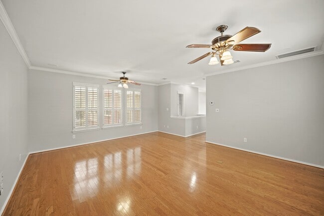 Building Photo - 1014 Rochow St