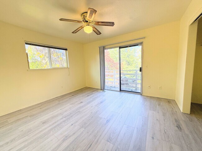 Building Photo - 282 W St Charles St