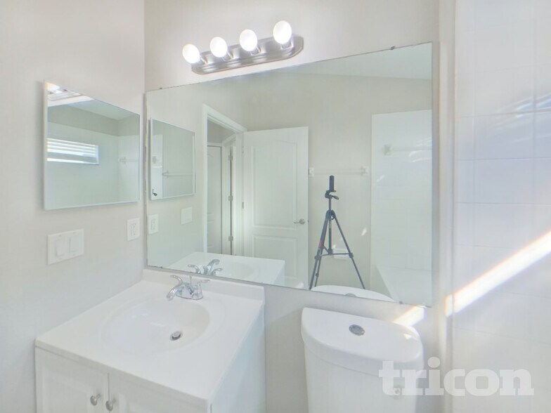 Building Photo - 1433 Delano Trent St