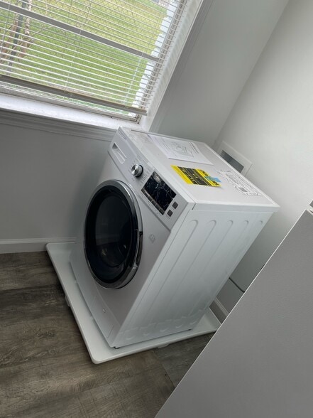 Building Photo - 35 N Idlewild St