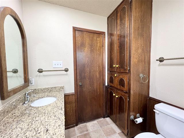 Building Photo - 2804 Canyon Dr