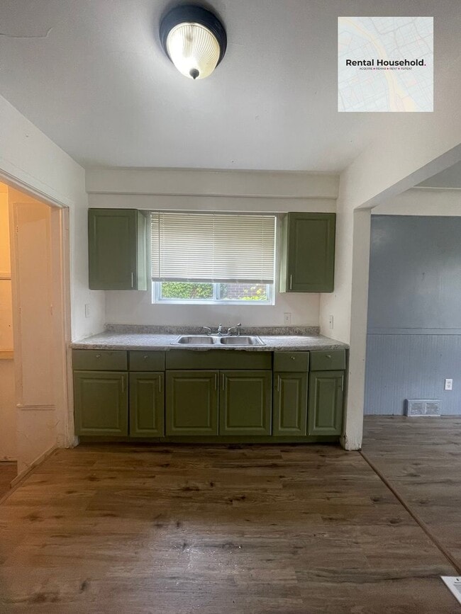 Building Photo - 18010 Lesure St