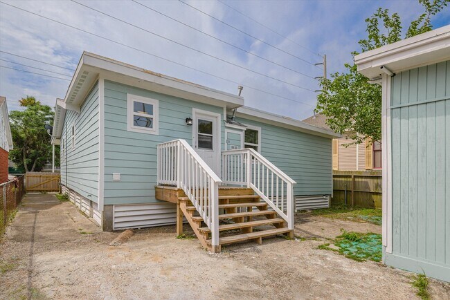 Building Photo - 3518 Avenue H