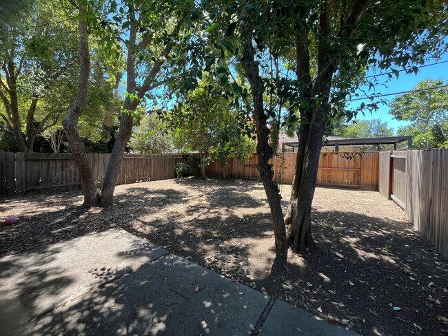 Building Photo - Cowell 4808-4810