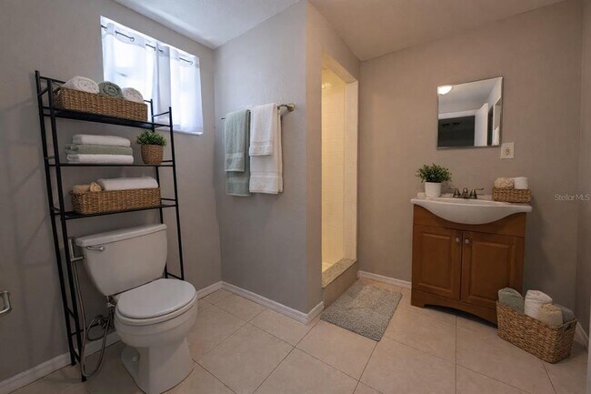 Building Photo - 307 W Woodlawn Ave