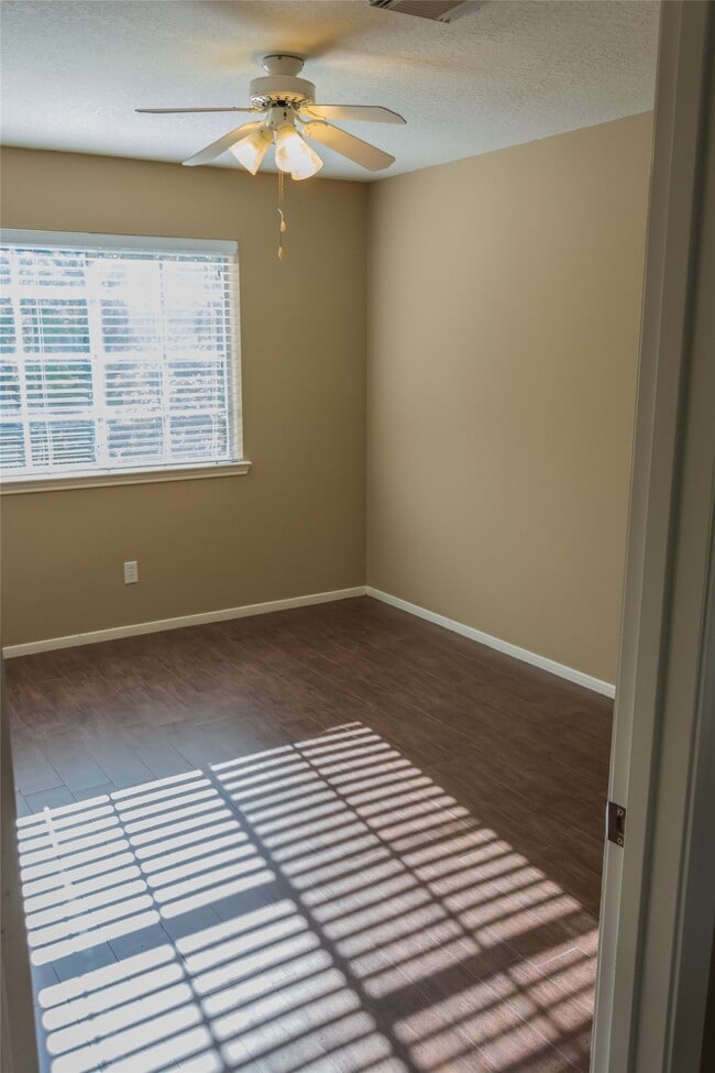 Building Photo - 25727 Bearborough Dr