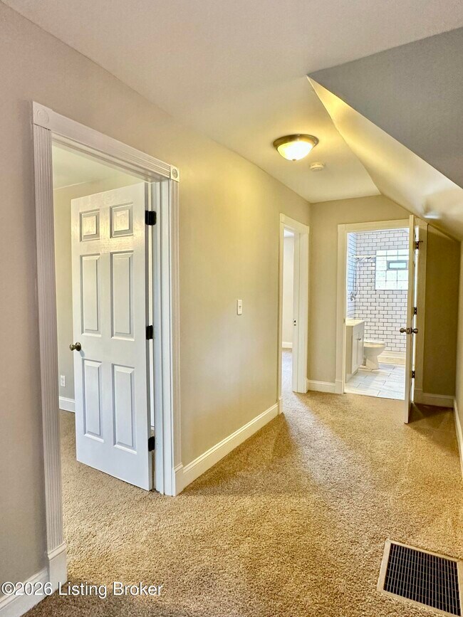 Building Photo - 1402 S 6th St