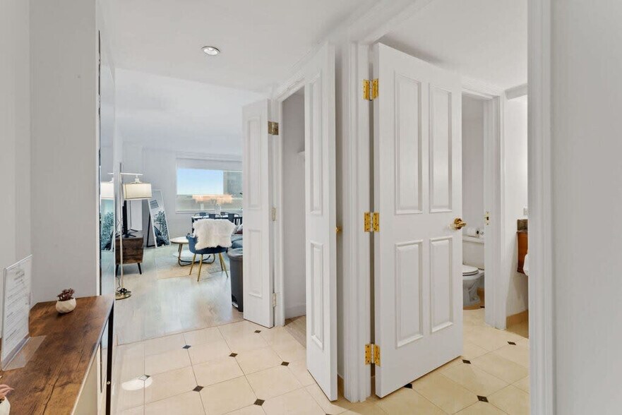 Building Photo - 810 Pacific Ave