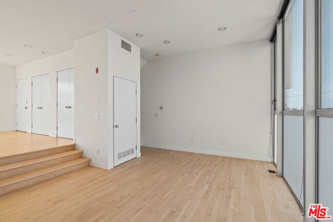 Building Photo - 660 Rose Ave