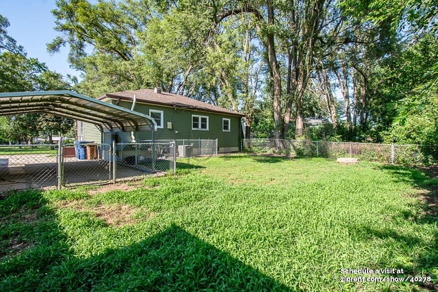 Building Photo - 907 W 29th Ave