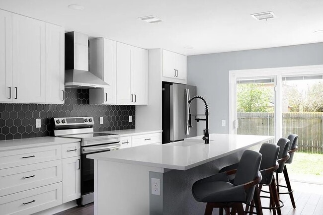 Building Photo - 5505 Viewpoint Dr