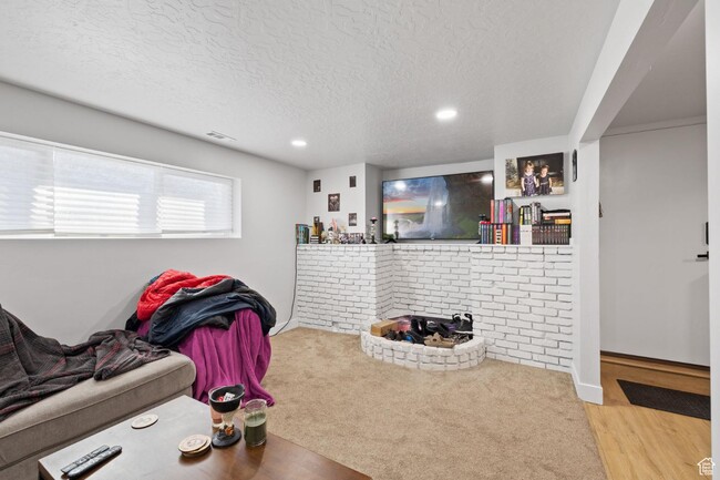 Building Photo - 5210 Woodledge Ave