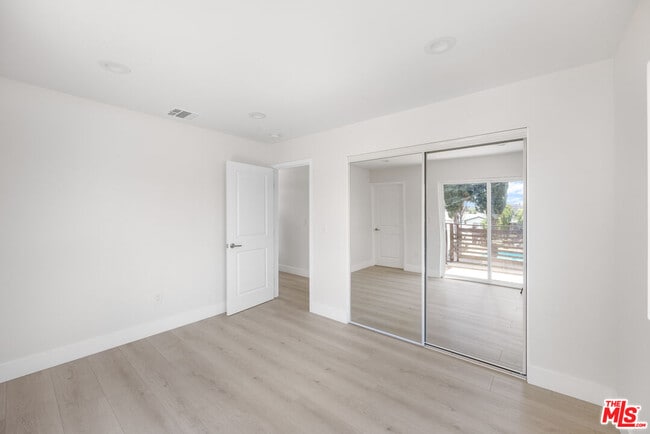 Building Photo - 11140 Gaviota Ave