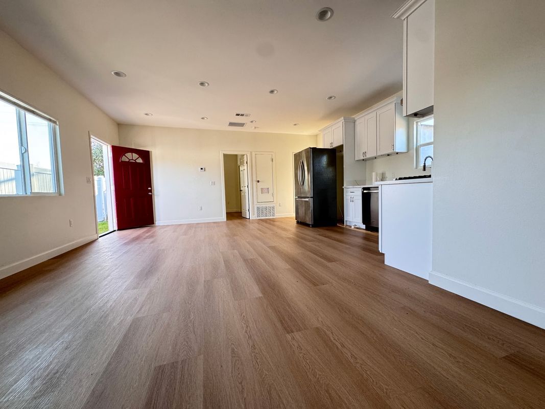 Building Photo - 6635 Vanguard Ave