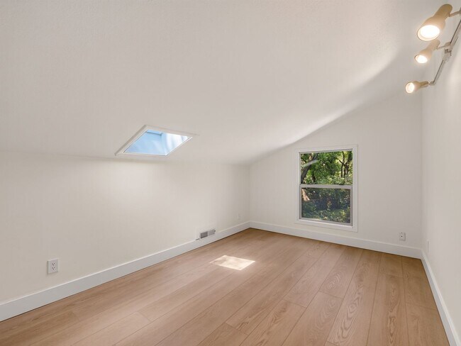 Building Photo - 11107 Gambel Oak Cir