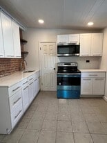Building Photo - 206 S Chestnut St