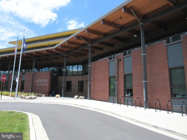 Building Photo - 26 S Old Glebe Rd