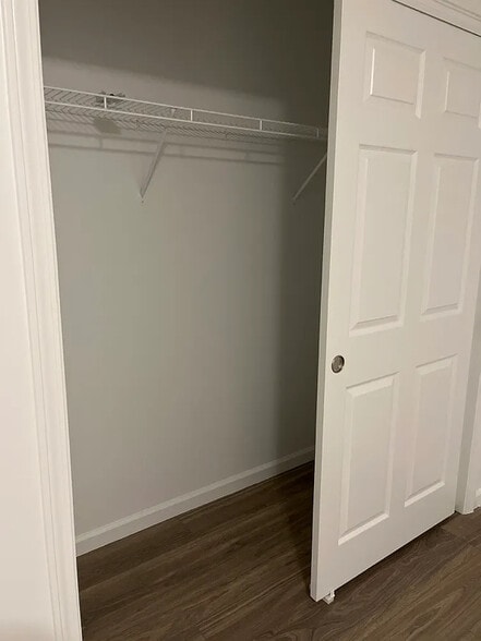 Building Photo - 156 Grove Ave