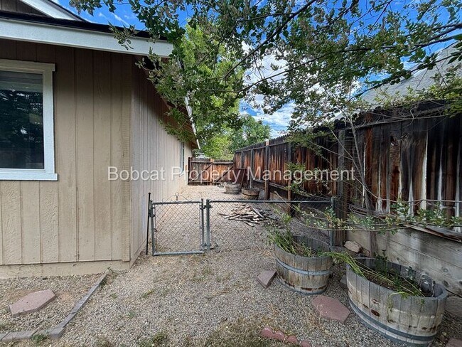 Building Photo - 1650 Walker Dr