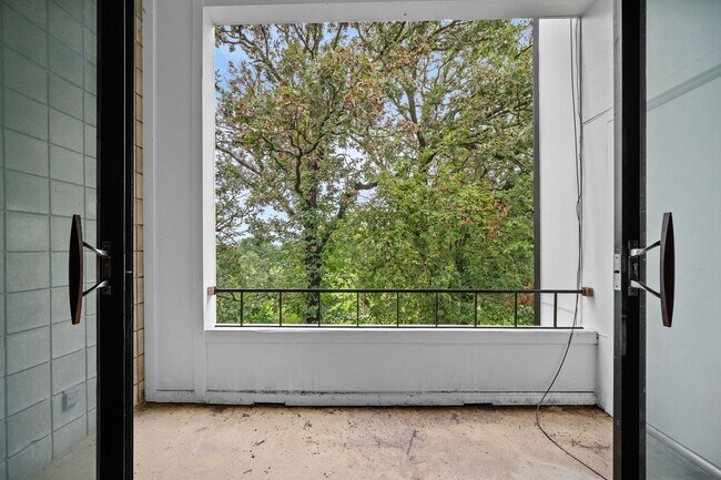 Building Photo - 2bed 2 bath contemporary condo overlooking the Waveland Golf Course