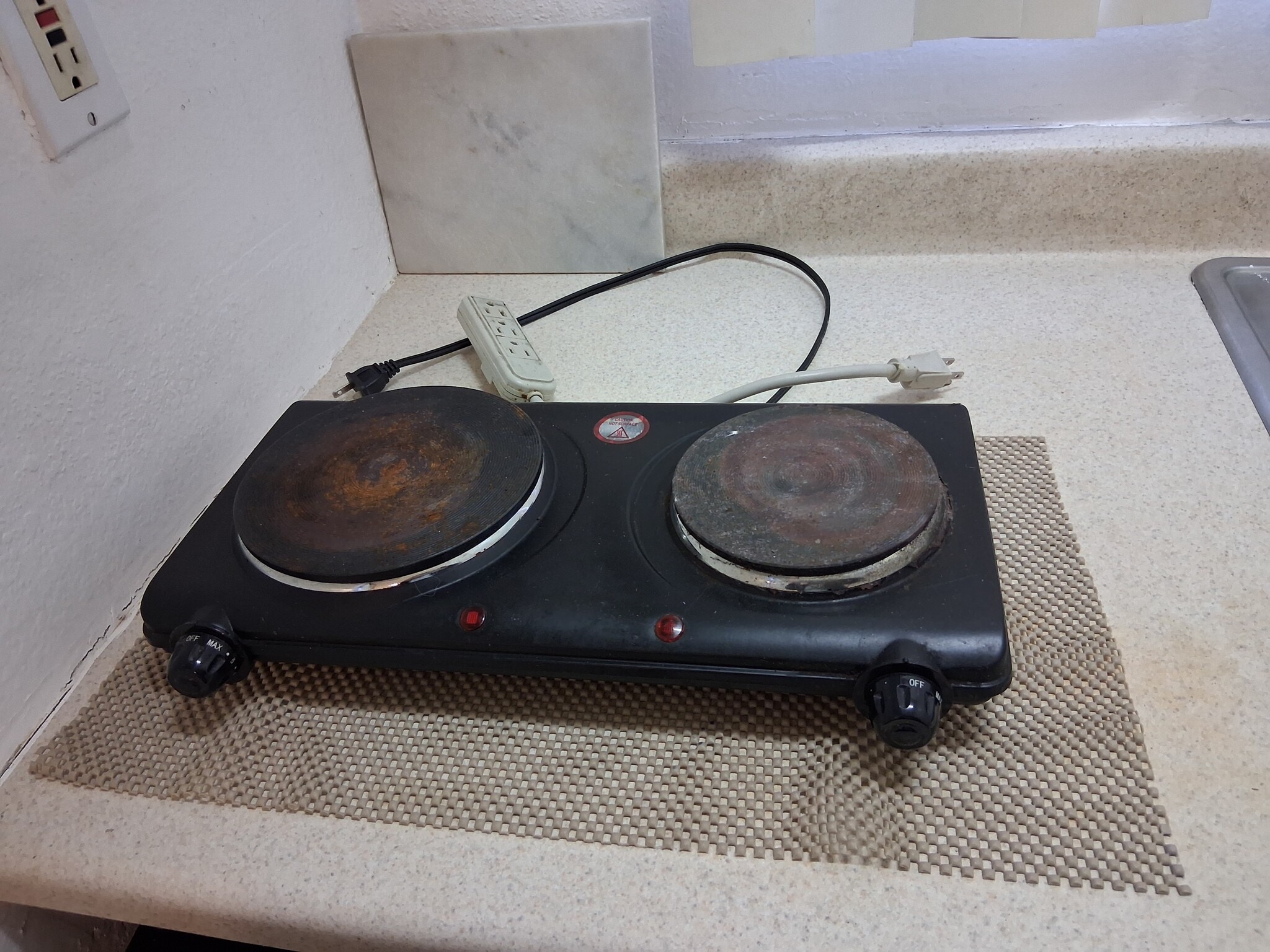 2 hot plates - 669 Fairmont Ave